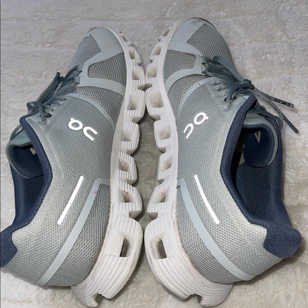 On Running Gray Athletic Shoes - Picture 5 of 11